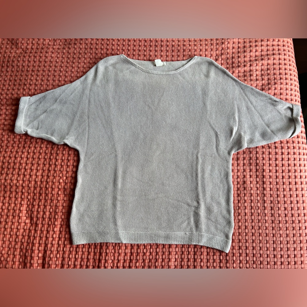 Neutral classic short sleeve sweater top